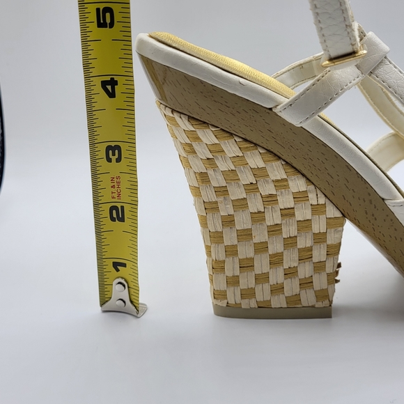 Pierre Dumas strappy sandals, off-white,  4" heel, Size 8M - Picture 5 of 8